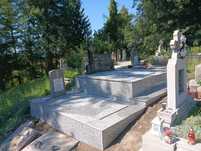 Monumente funerare
