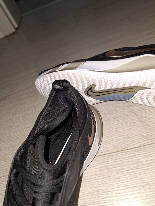 De vanzare adidasi nike