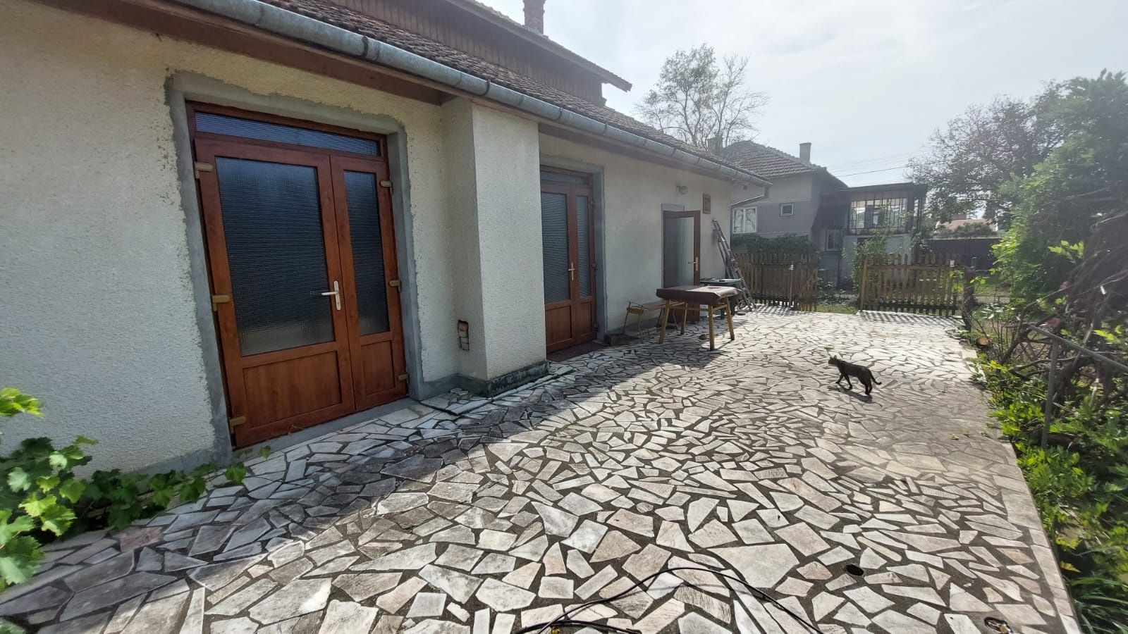 Vând casă cu etaj în Săvârșin