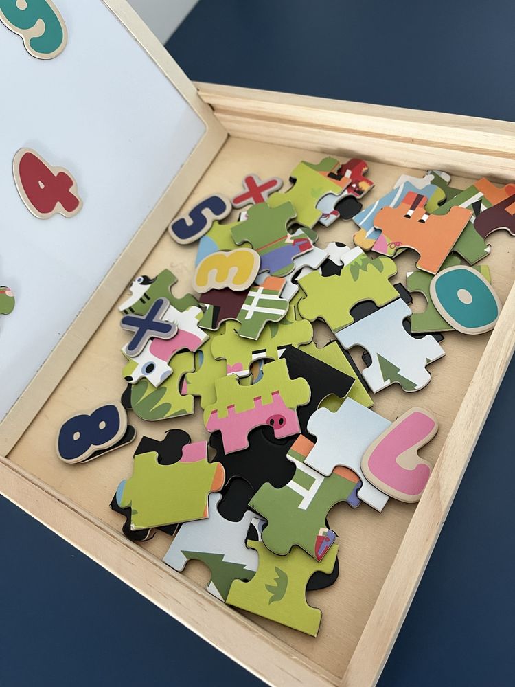 Joc educativ copii - Tablă magnetică din lemn cu puzzle și cifre