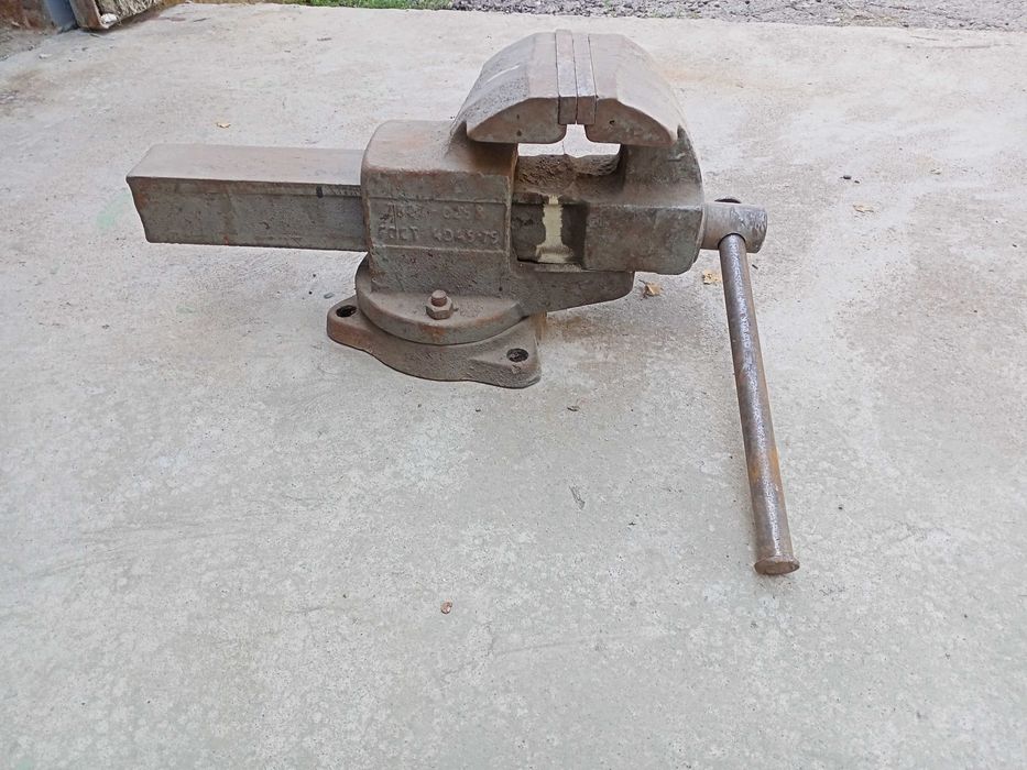 Тисы  тиски стальные