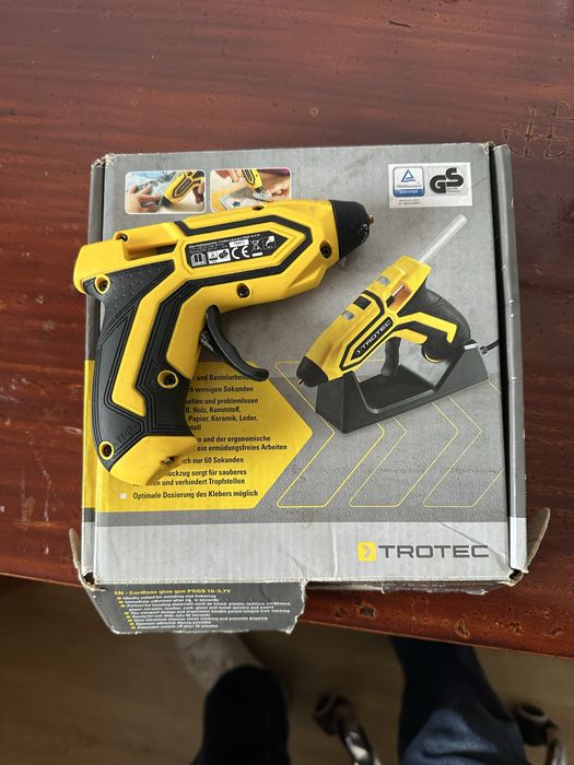 Vand sau achimb pistol de lipit cu batoane de silicon cu acumulator