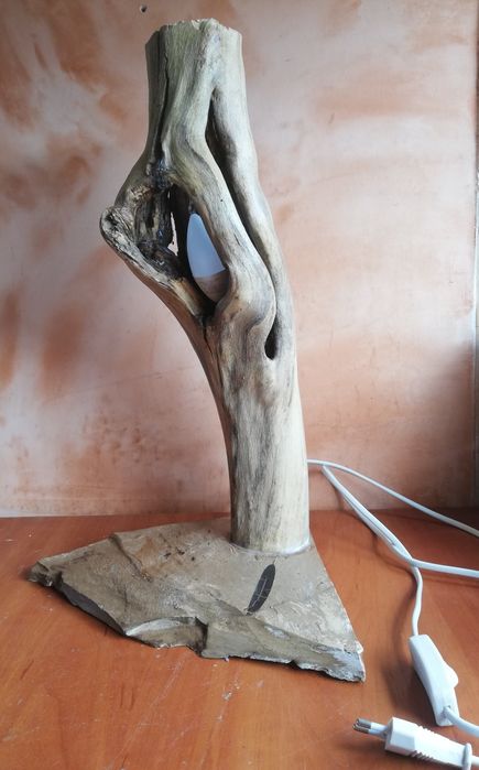 Авторска дървена лампа