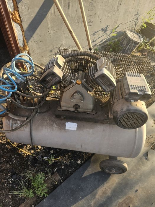 Компресор сто литров