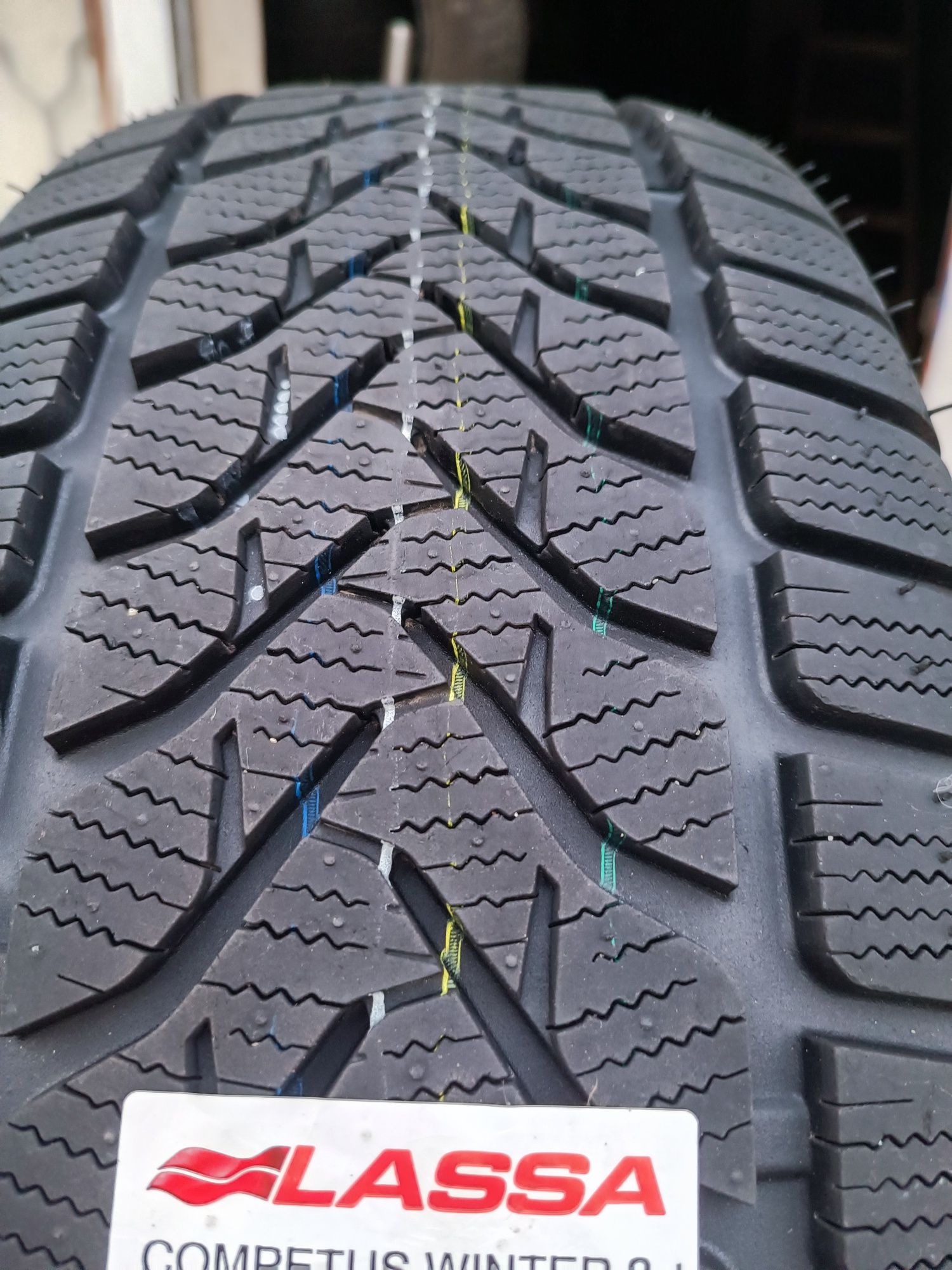 СУПЕР ПРОМОЦИЯ. Нови зимни гуми за джип. LASSA 265-70-16.