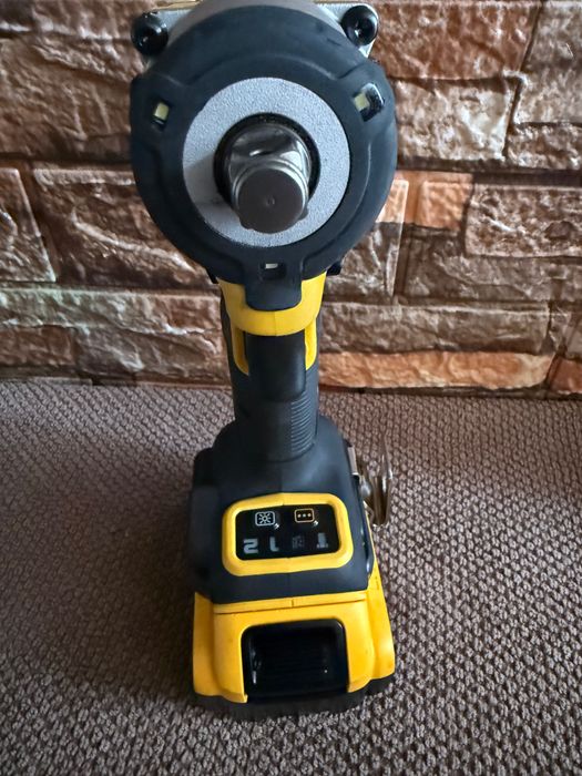 Impact Dewalt DCF