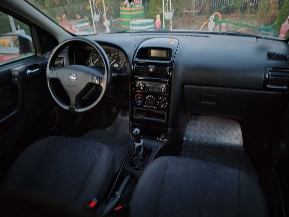 Opal de vânzare an 2002