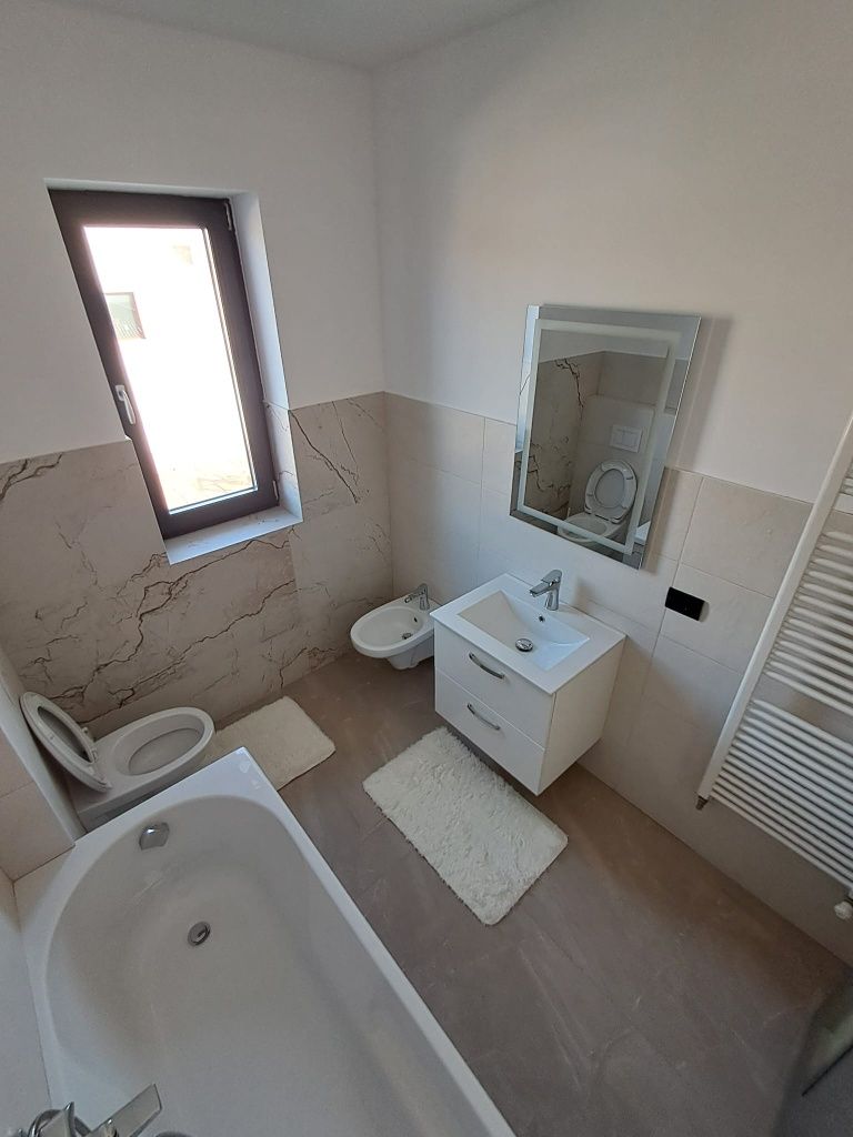 Închiriem duplex format din 2 apartamente complet separate, fiecare cu