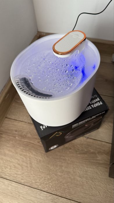 Dispenser fantana apa pt caini si pisici