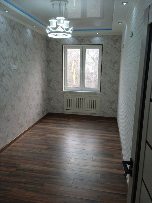 Укладка плитки керамогранита и малярные работы