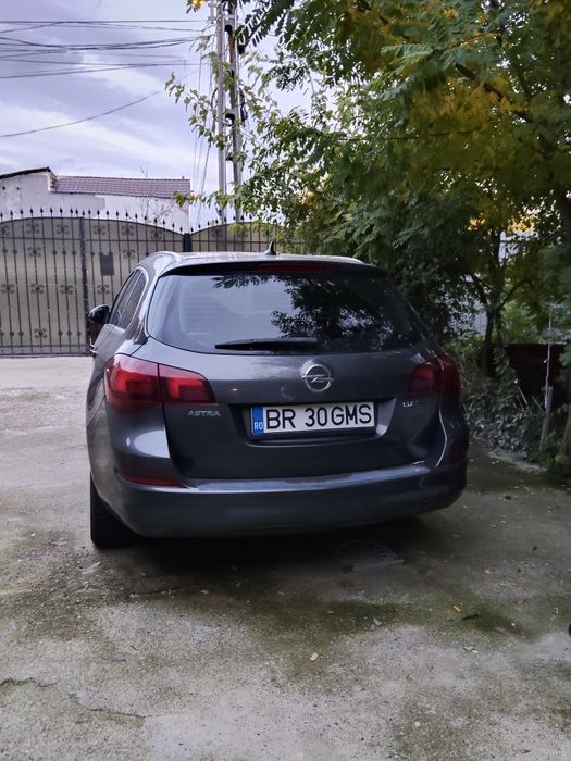 Vând Opel Astra J