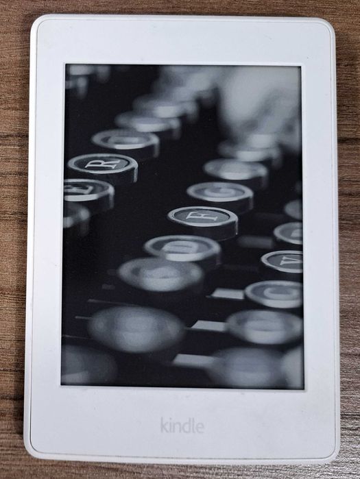 Amazon Kindle Paperwhite 7th Generation (white color version)