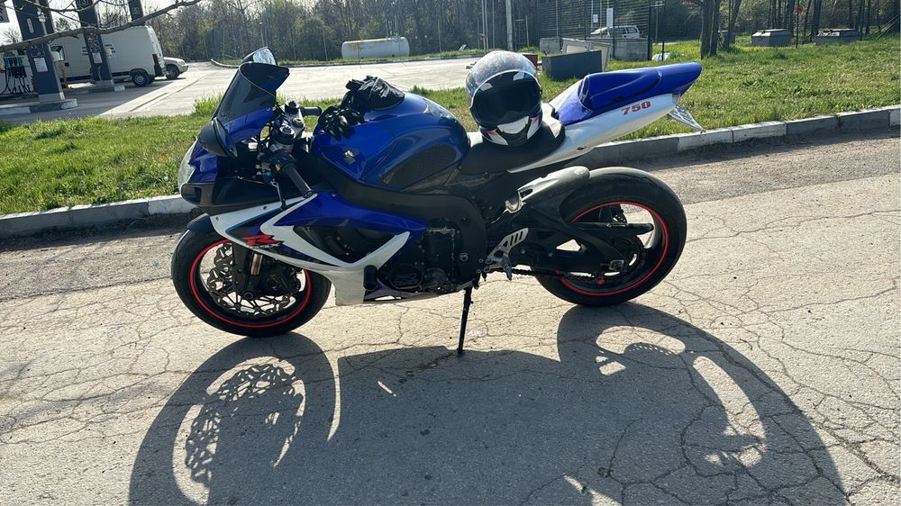 Suzuki GSXR K7 750