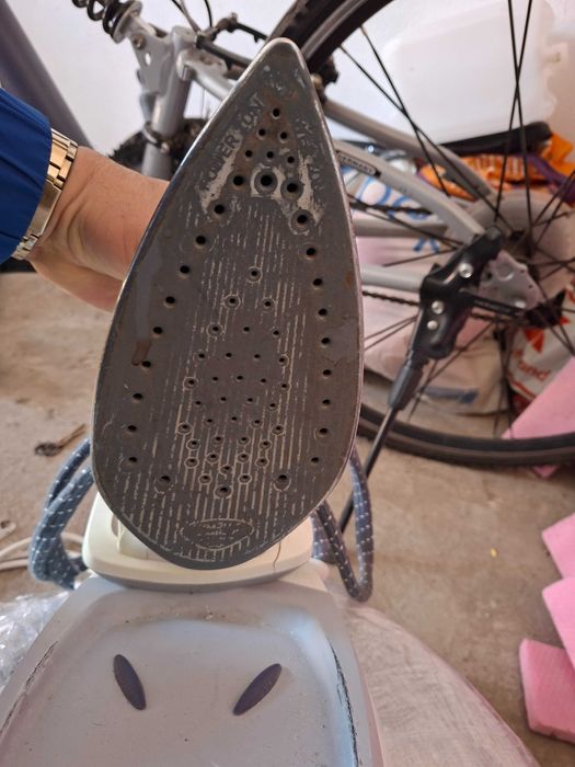 Продавам парна ютия Тефал.