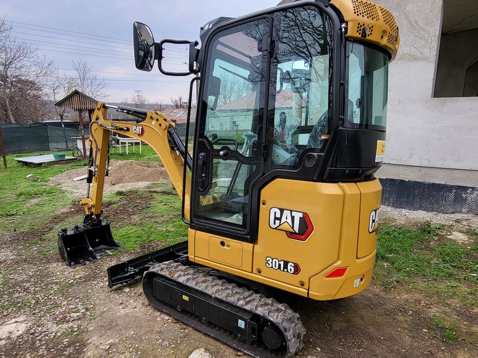 Închiriere miniexcavator