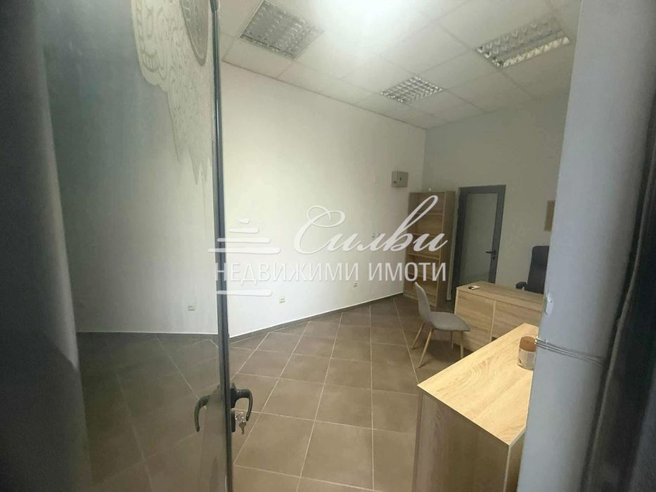 Дава се под наем Офис в Шумен, Център - 22 кв.м за 153 € - Снимка #2