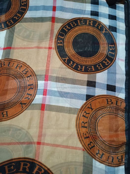 Eșarfă Burberry, dama