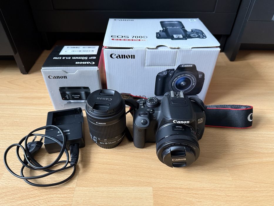 Canon EOS 700D + 18-55mm + 50mm f/1.8 + card 16GB + geantă
