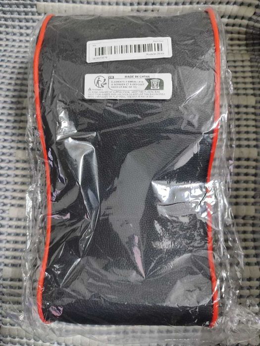 Центральный подлокотник между передними сидениями