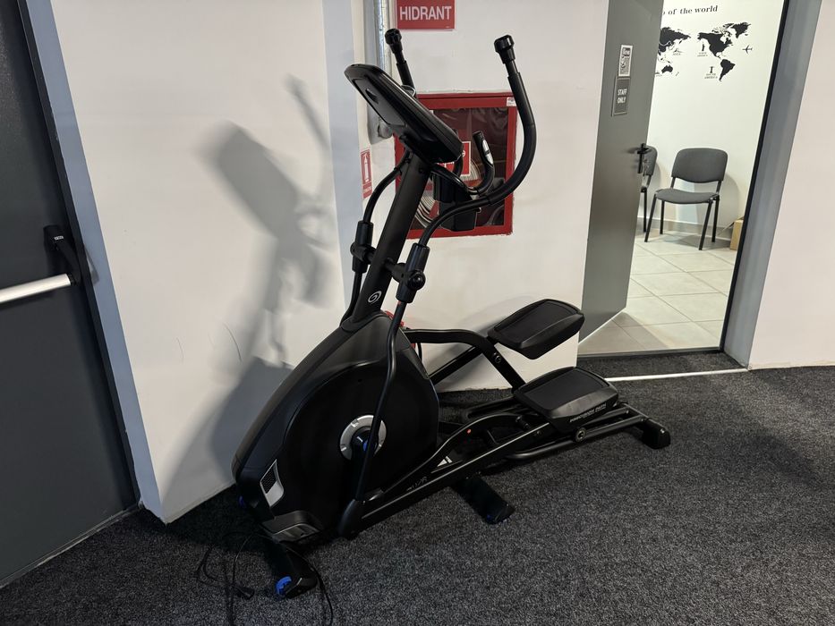 Banca declinata pentru piept / Banca Scott biceps / Eliptica Nautilus