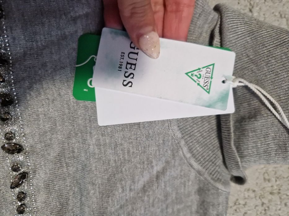 Пуловер Guess,оригинален.Нов