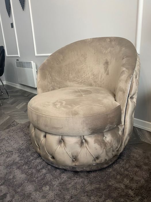 Продавам луксозно кресло