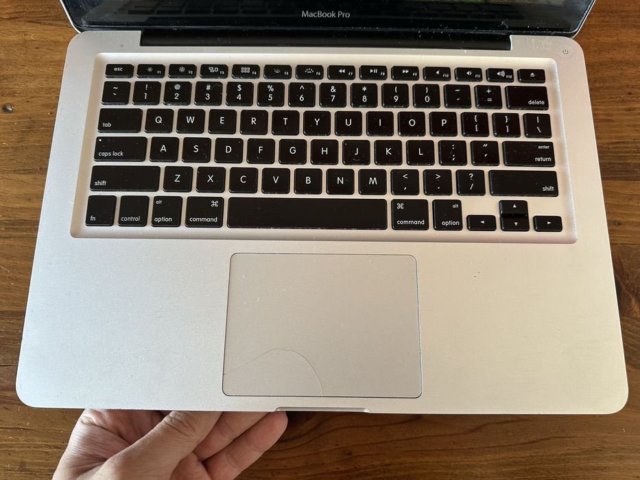 Vând Macbook Pro i5 16GB