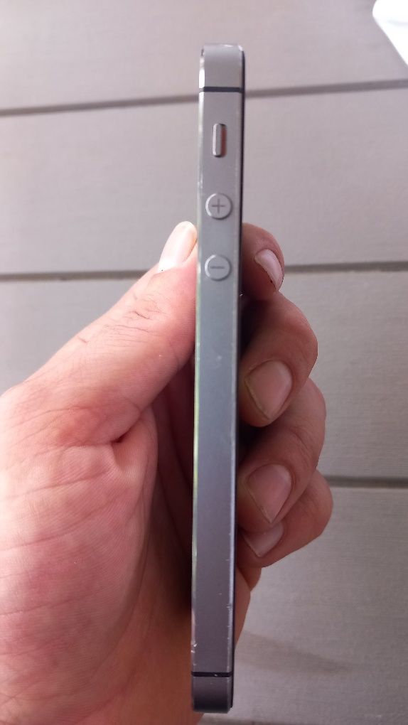 iPhone 5s 16GB Space Grey