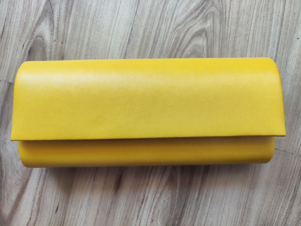 Жълта клъч чанта