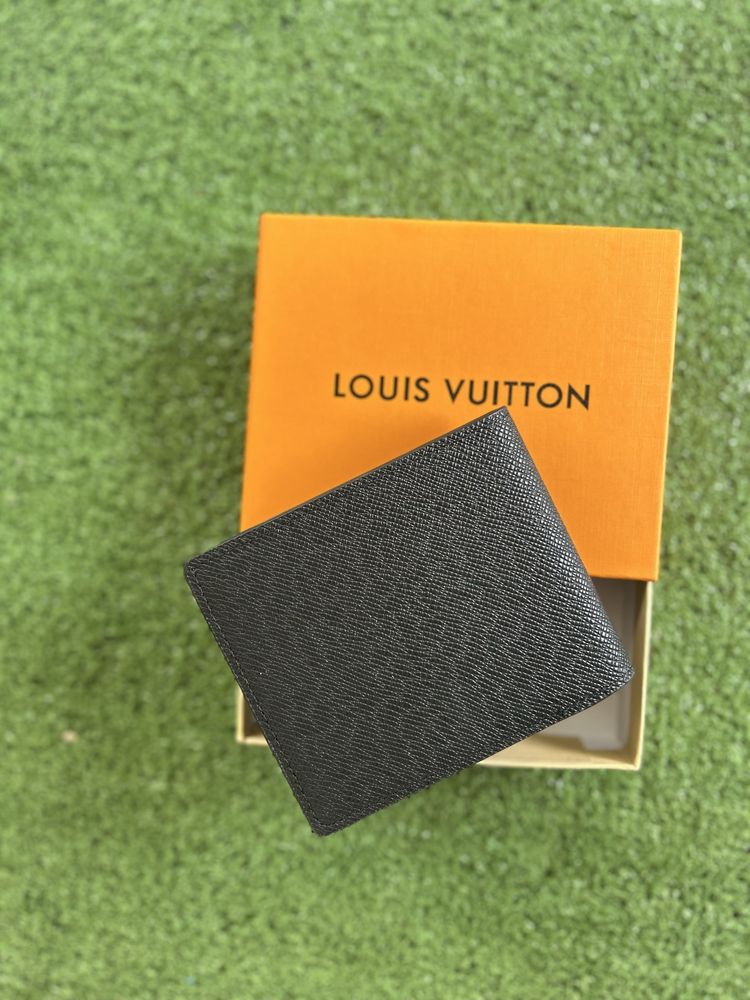 Портфйел Louis Vuitton
