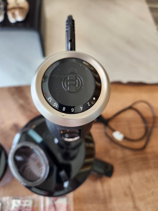 Кухненски робот Bosch + пасатор + 6 приставки