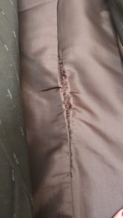 Кафяв официален костюм - прав панталон и вталено сако, размер С