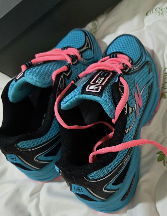 New Balance жестоки цветове нови с оригиналната си кутия 38.5 номер