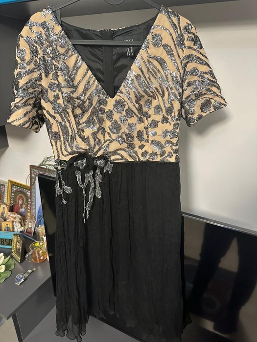 Vând rochie superbă !