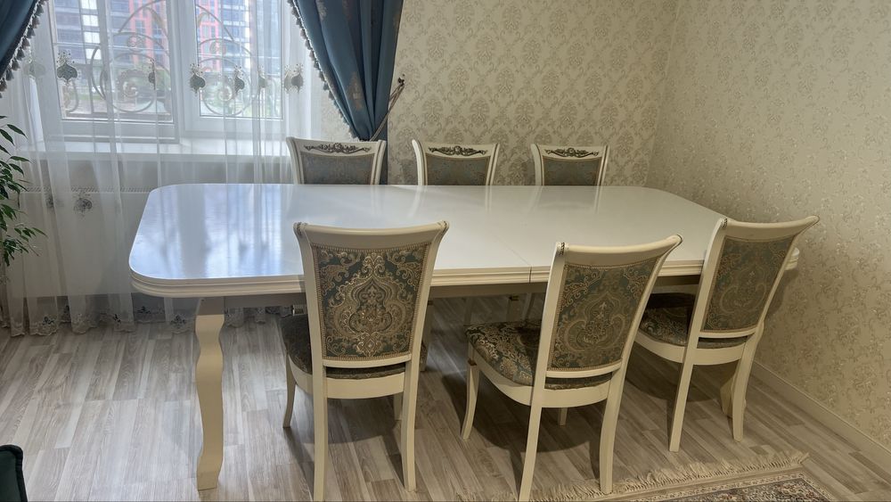Стол со стулями в хор