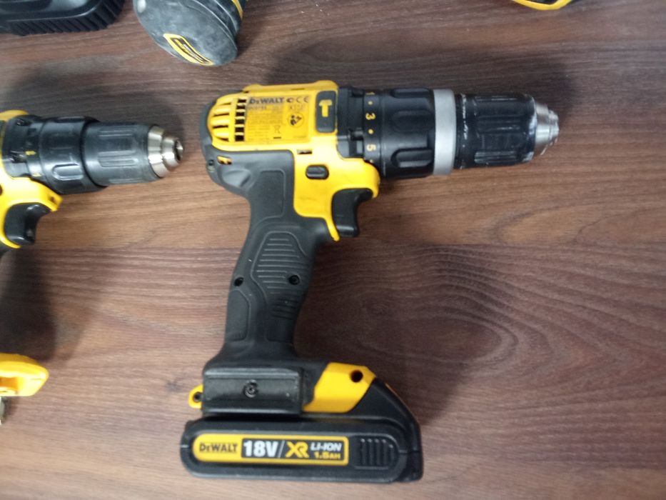 Set bormașini dewalt cu baterii și încărcător