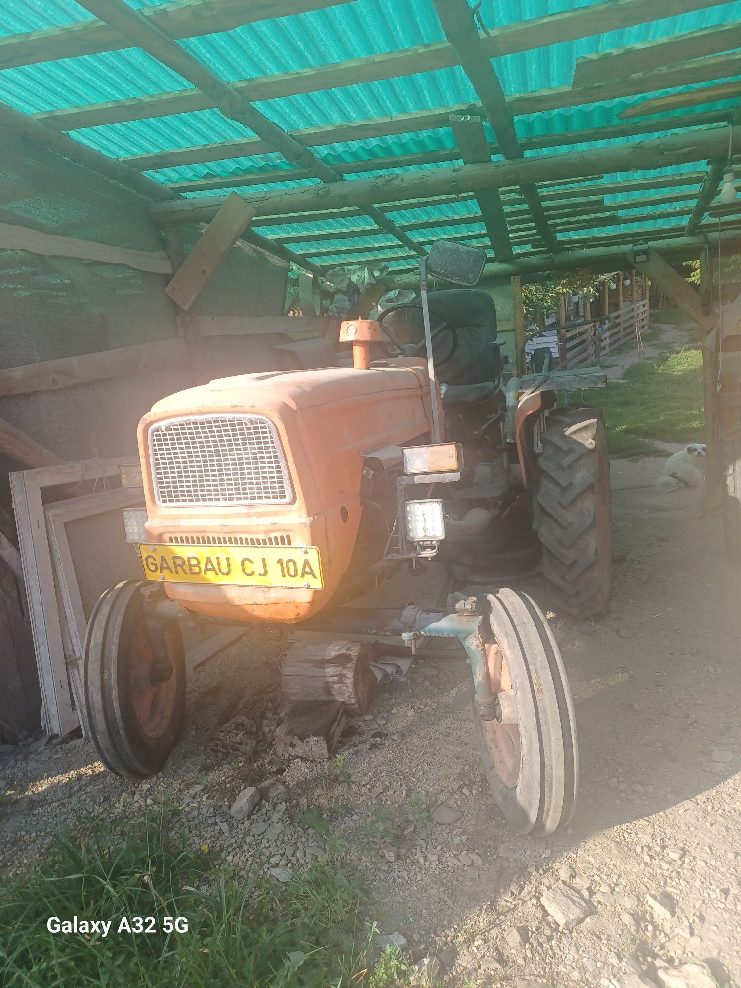 Vând tractor fiat 215