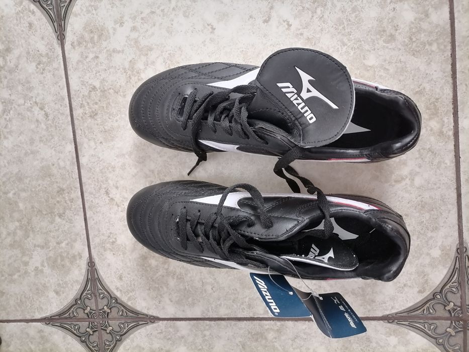 Продам новые бутсы для футбола