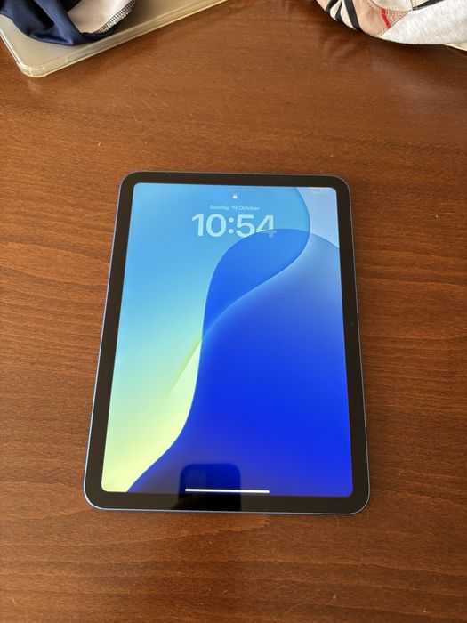iPad 10th generation в ПЕРФЕКТНО състояние!