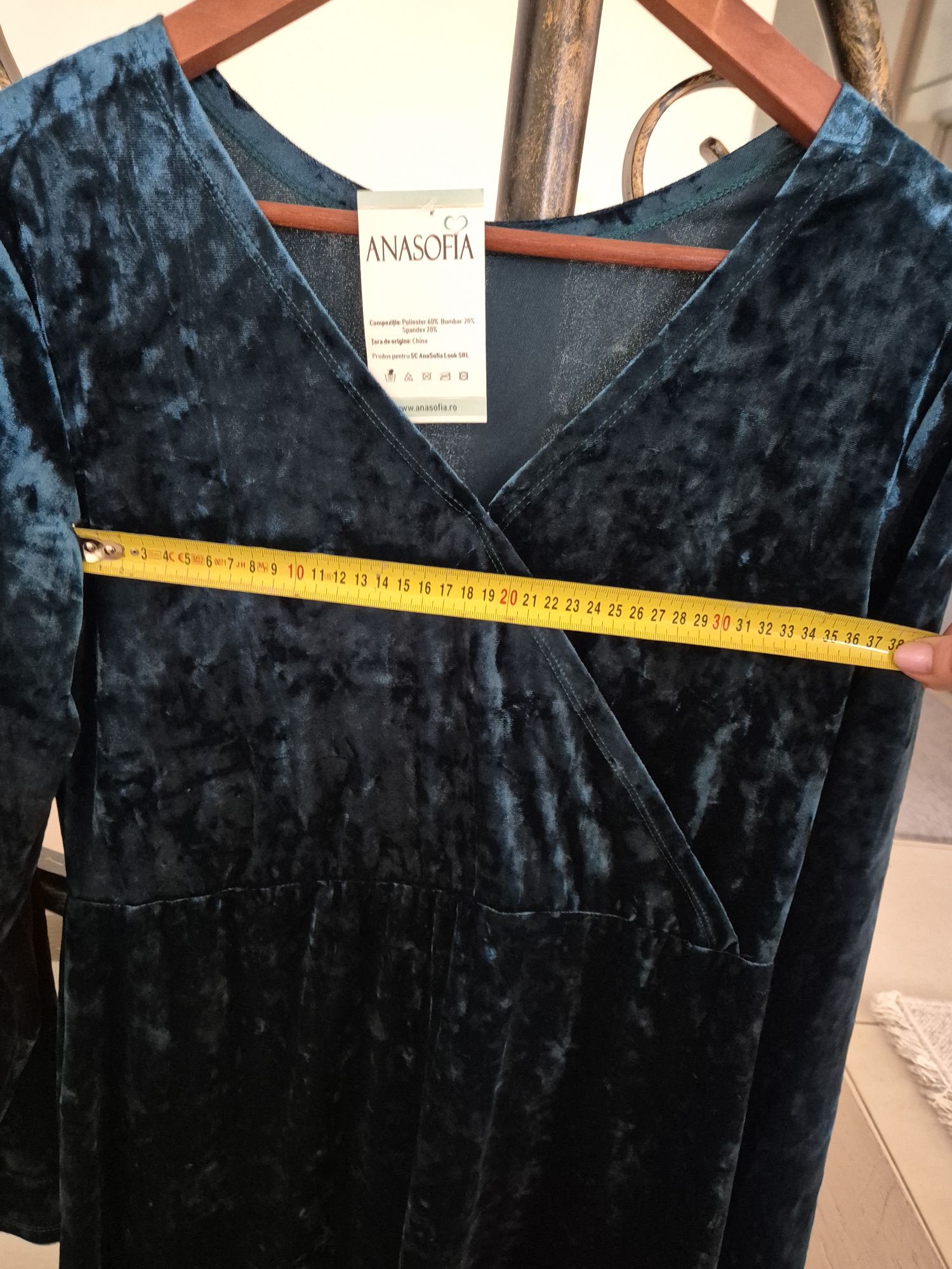 Rochie de catifea,cu eticheta