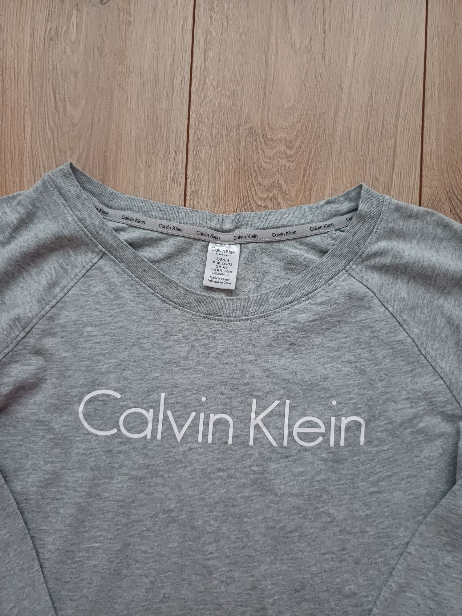 Блузка Calvin Klein,тениски Guess