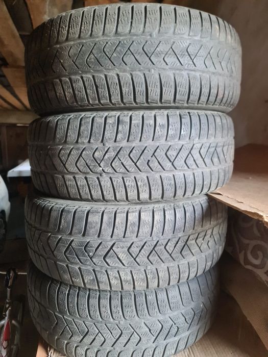 Продается покрышка зимний R 16 215/60/16