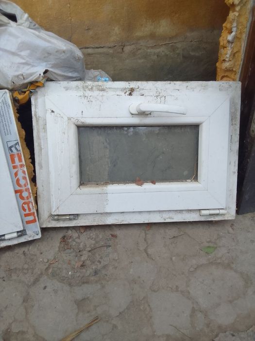 Продам две форточки АКФА пластиковые.