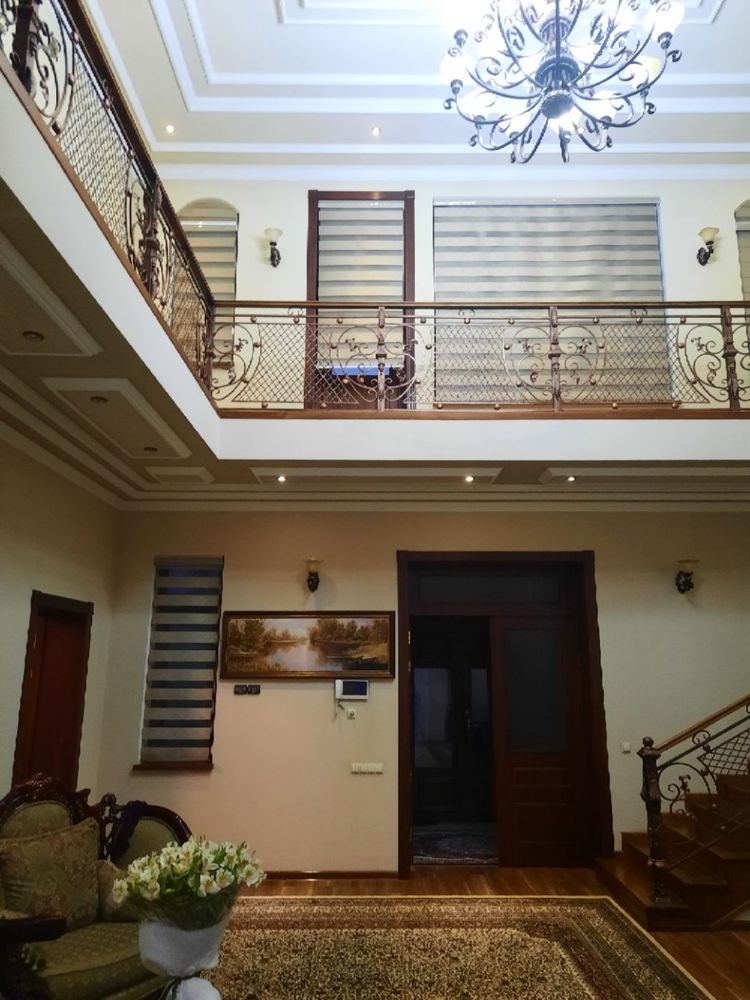 Yunusobod Zenit mahalla , 3 qavatli ,basseynli-sauna , 6 sotixli hovli
