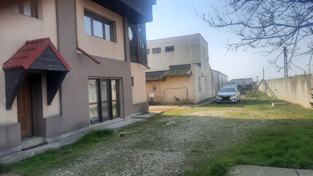 Inchiriez spatiu cazare 3 camere triple  si depozit 250 mp