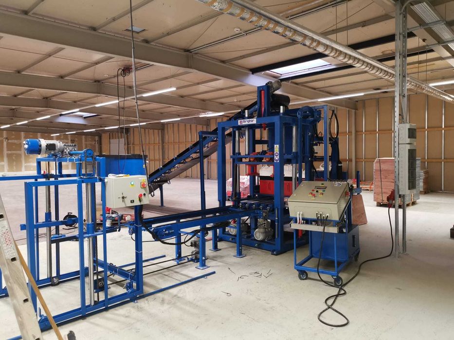 Masina/ Presa/ Vibropresa pavele, borduri, boltari Speed 910 Automat