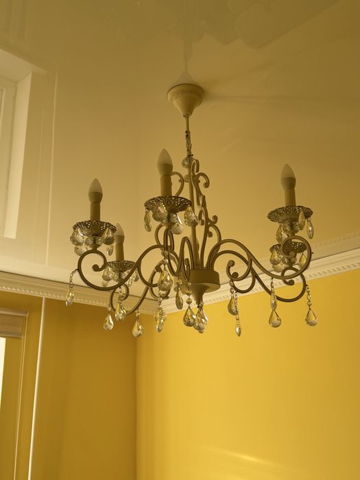 Люстра в хорошем состояние