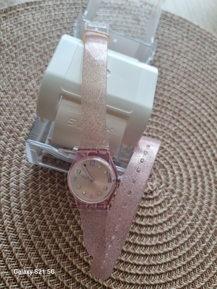 Часовник Swatch- дамски/ детски