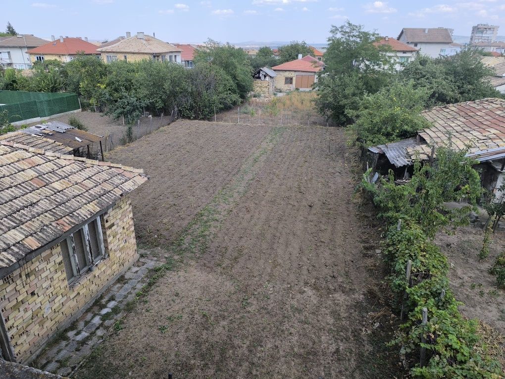 Продавам многофамилна къща в гр.Попово