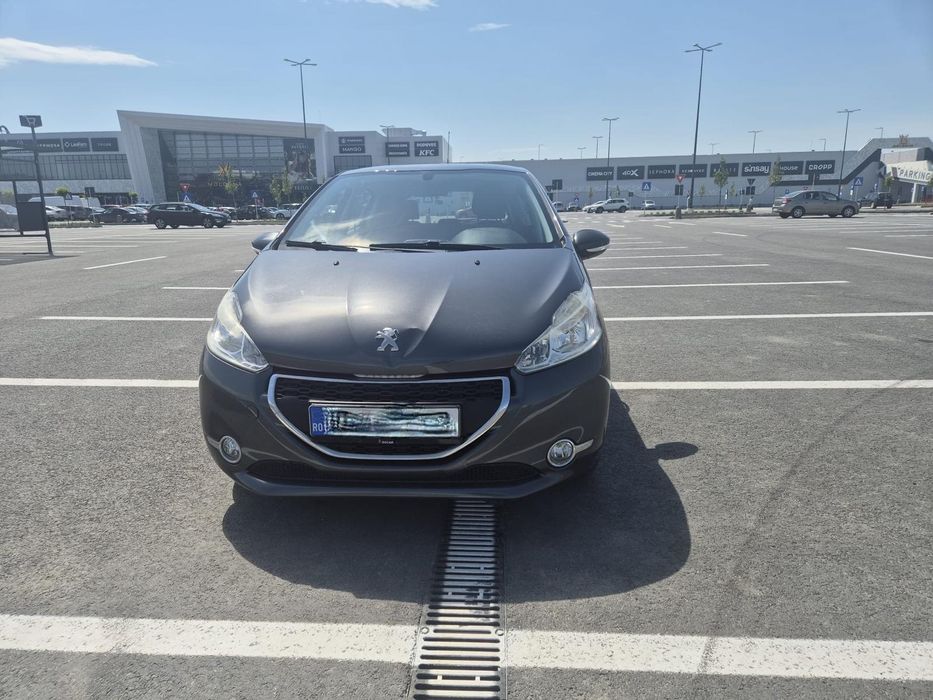 Vând Peugeot 208, cutie automata defecta